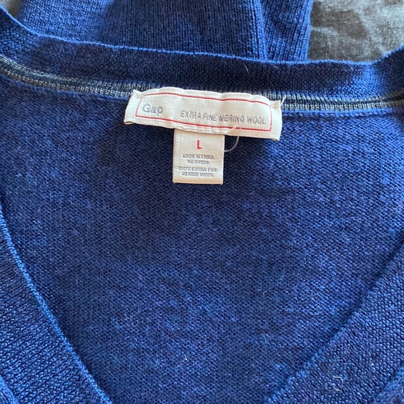 [Gap] Men’s V Sweater - Picture 3 of 5